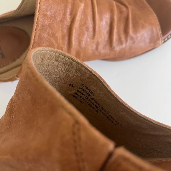 Sofft 'Netta' Sandal Women's 6 M Tan Leather Slip On Open Toe Comfort - Picture 6 of 8